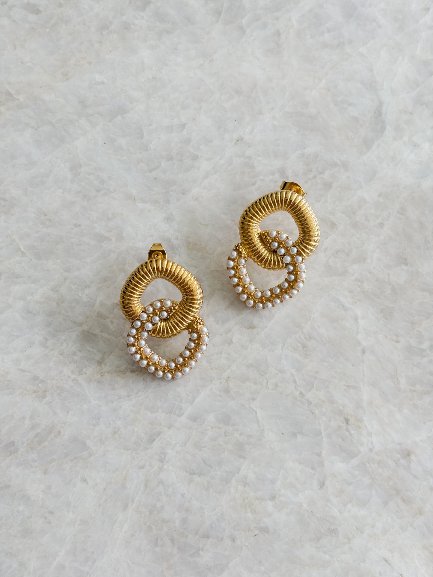 Pearl chain studs