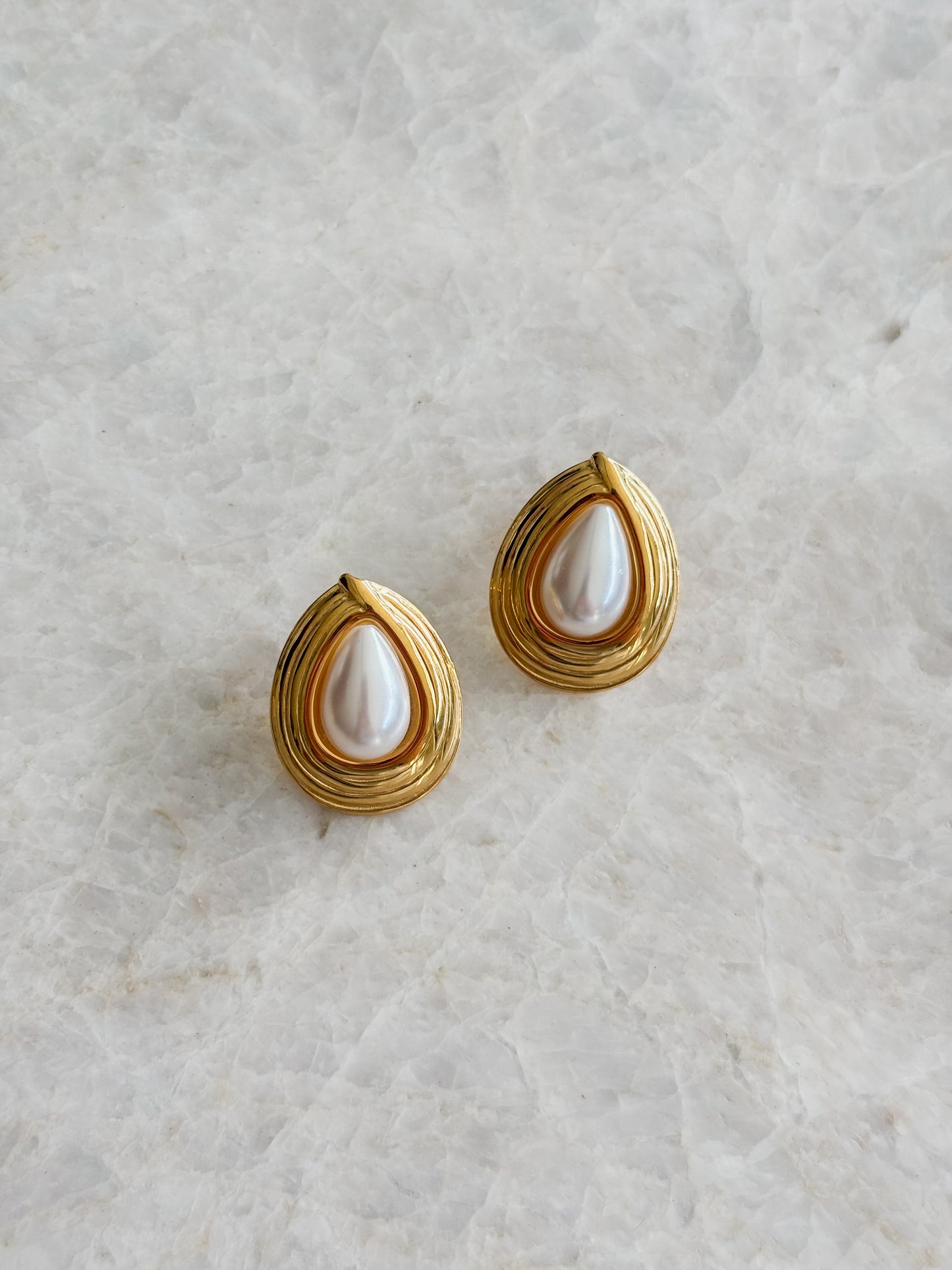 Drop pearl studs