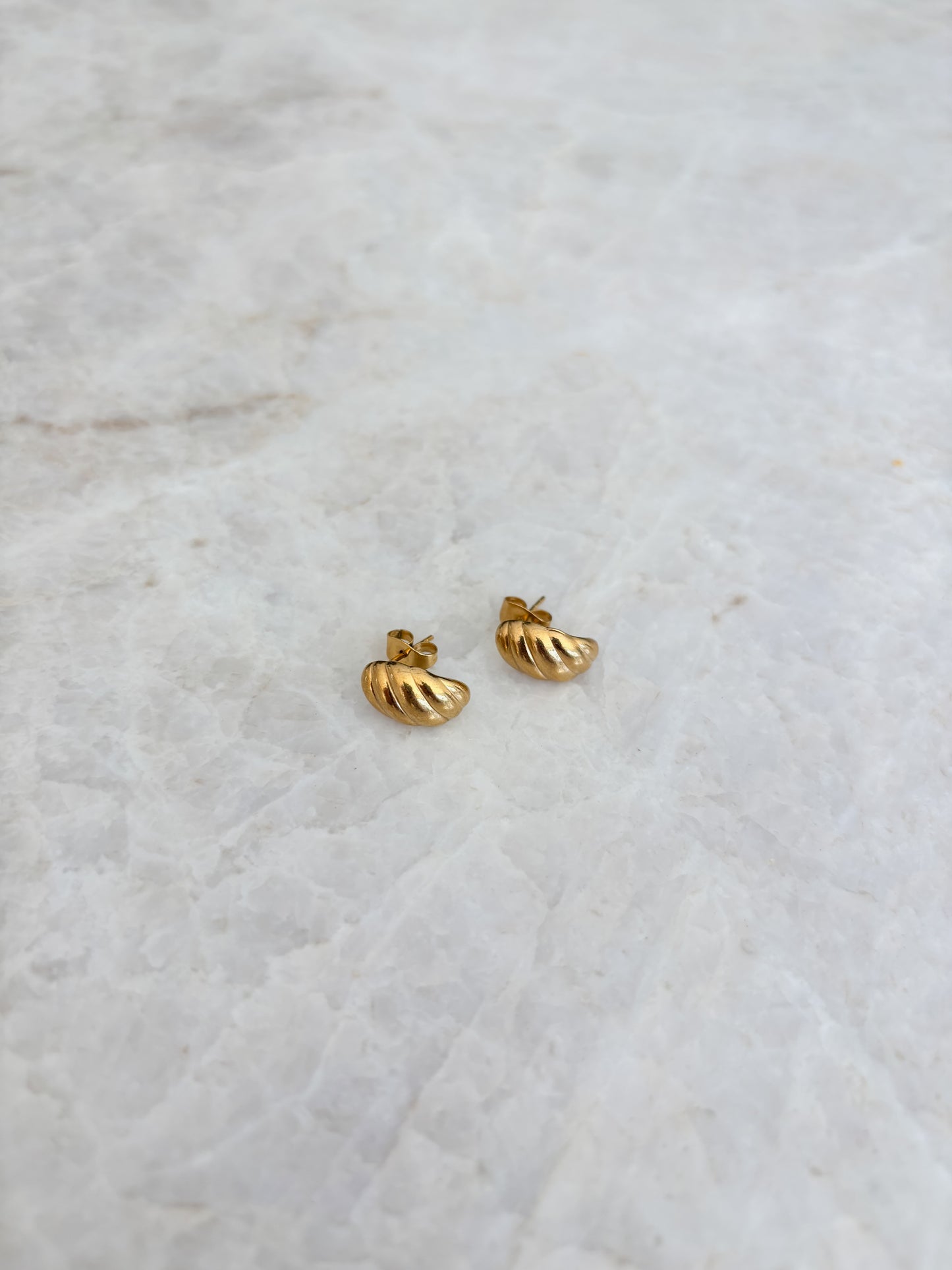Croissant studs