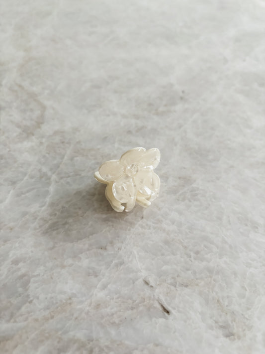 Flower mini hairclip - white