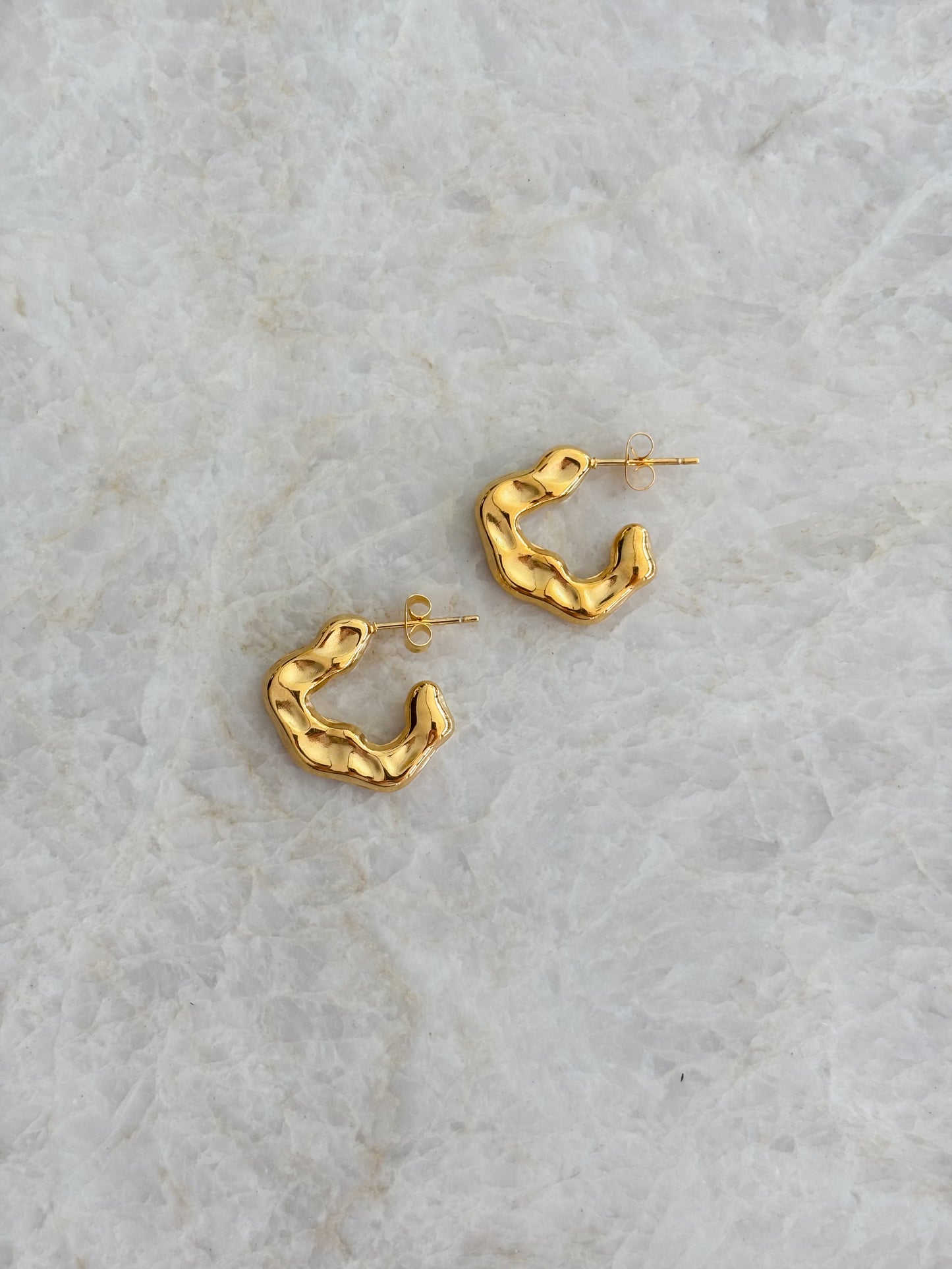 Madeleine hoops