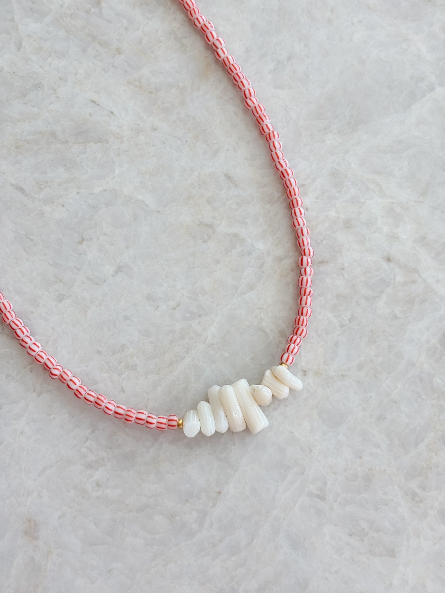Summer shell necklace - red