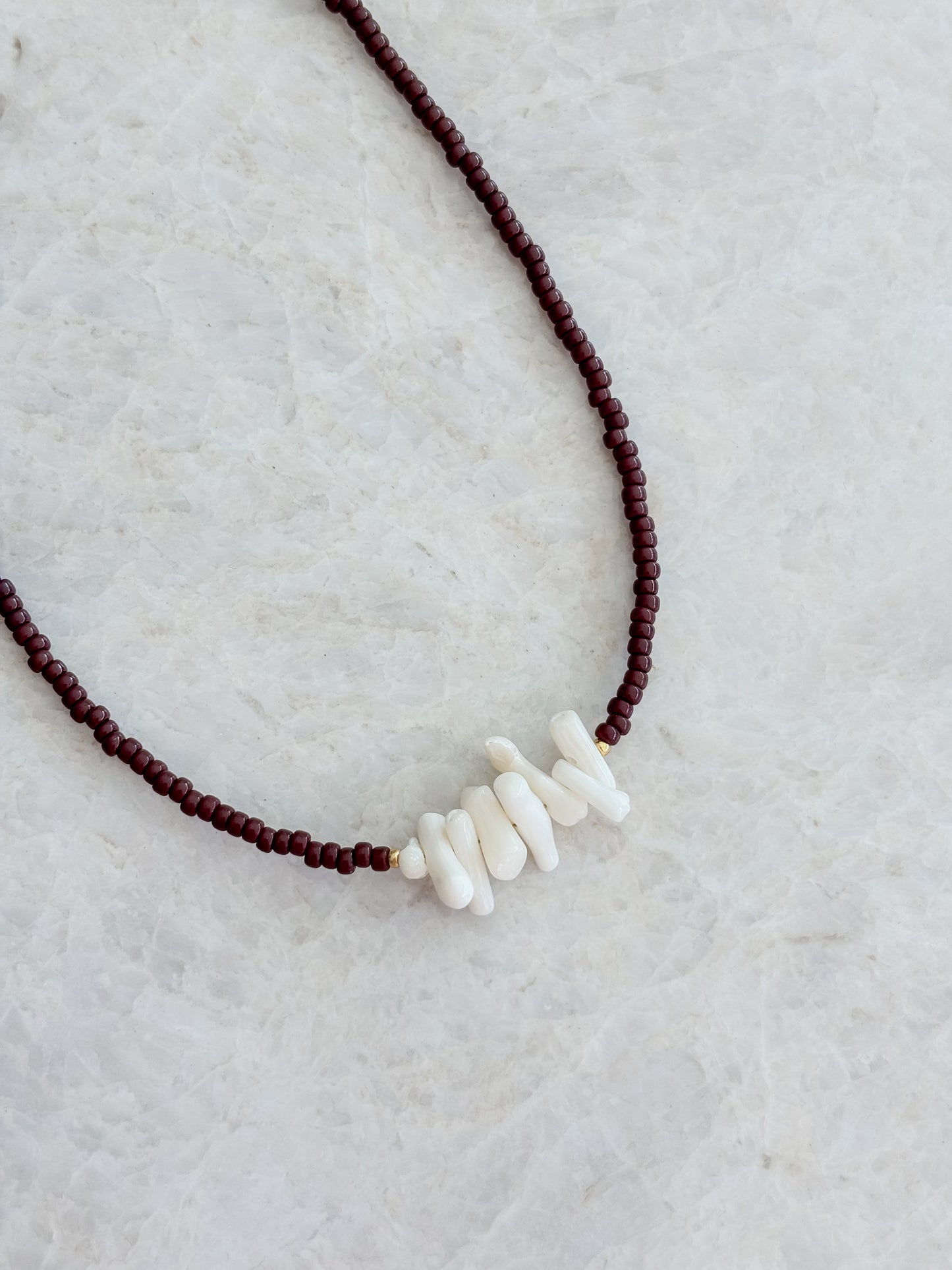 Summer shell necklace - brown