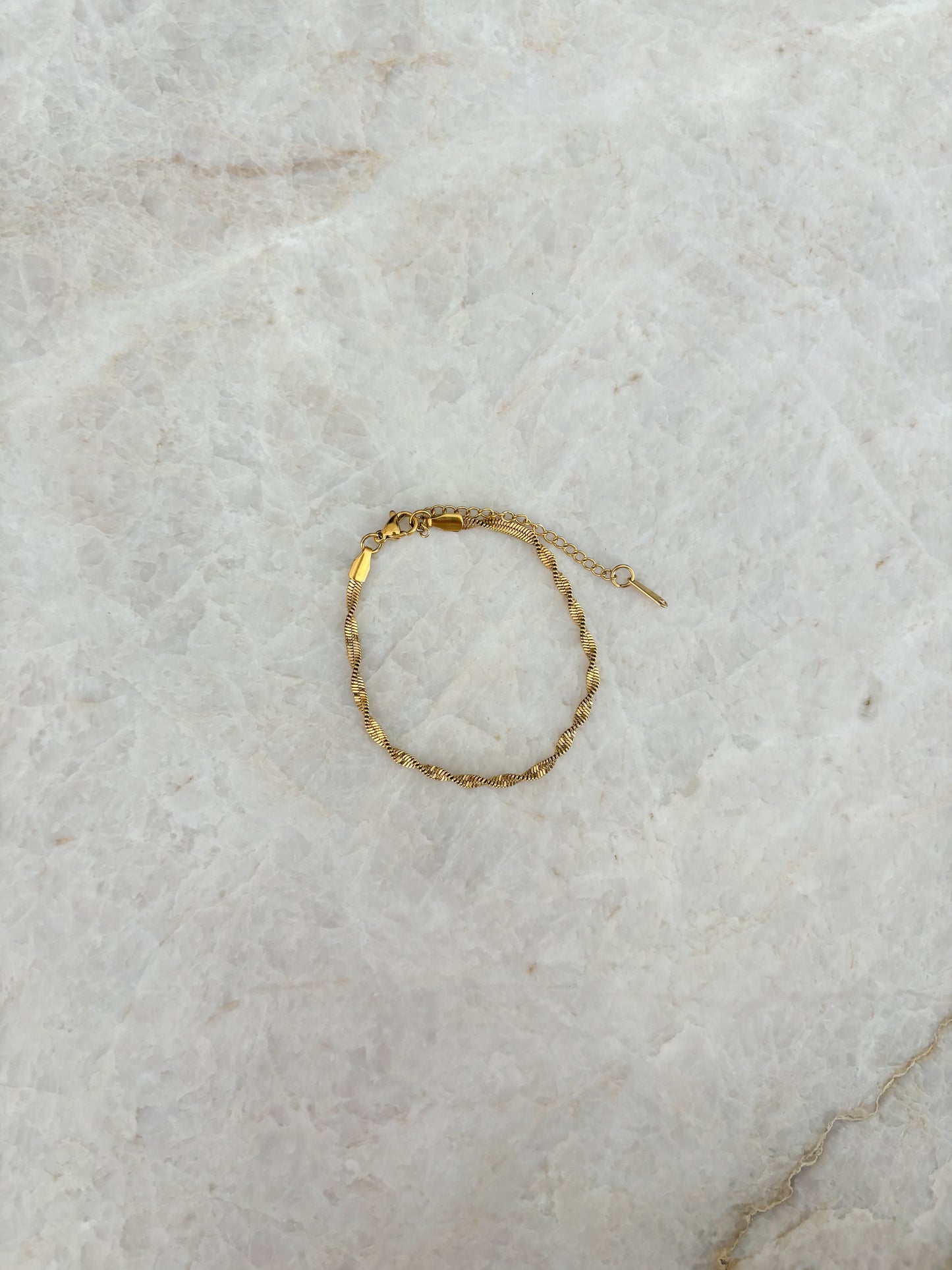 Small twisted bracelet