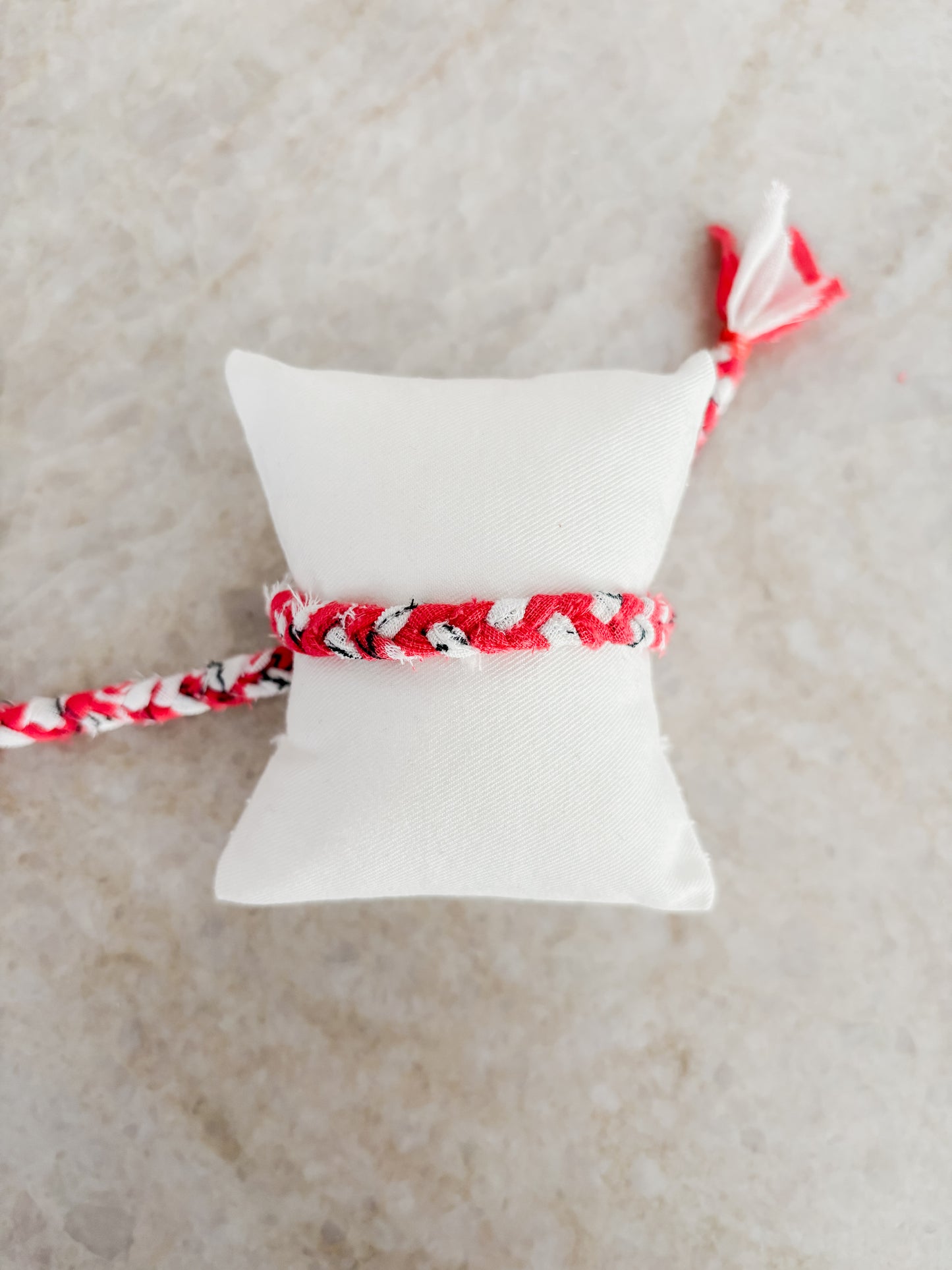 Bandana bracelet - coral/off-white
