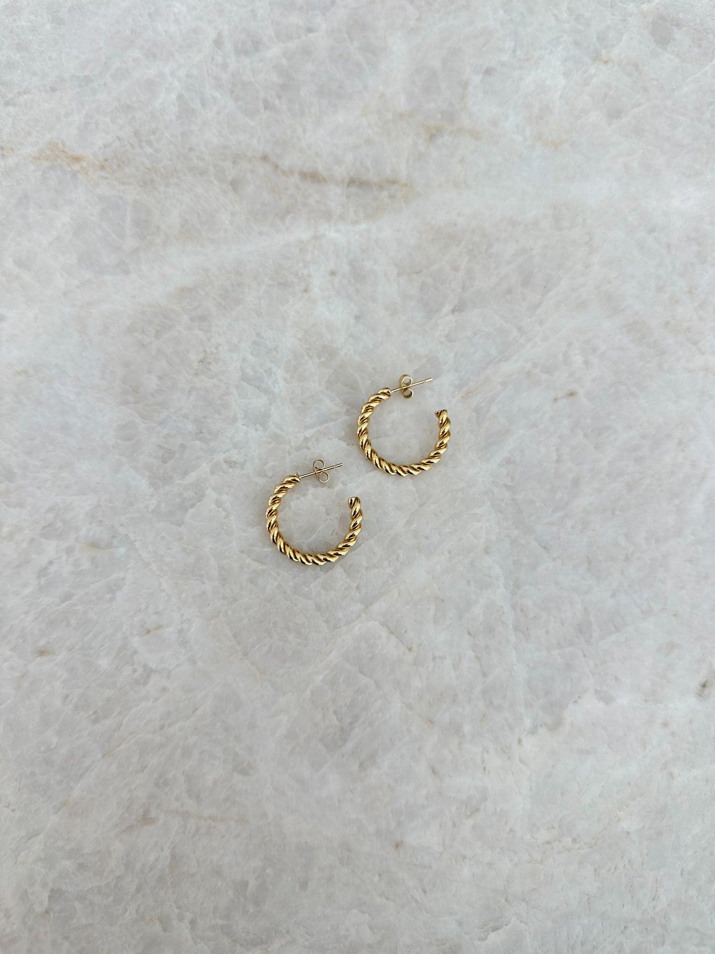 Cable twist hoops
