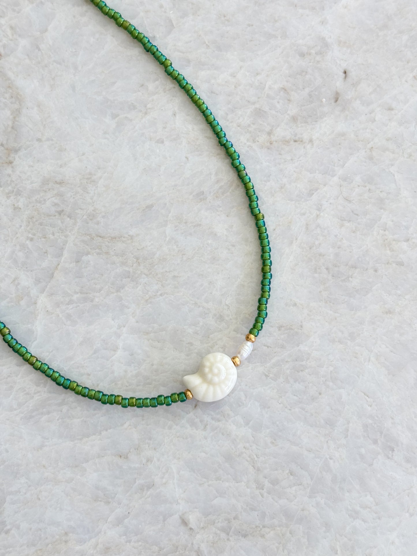 Shell necklace - green