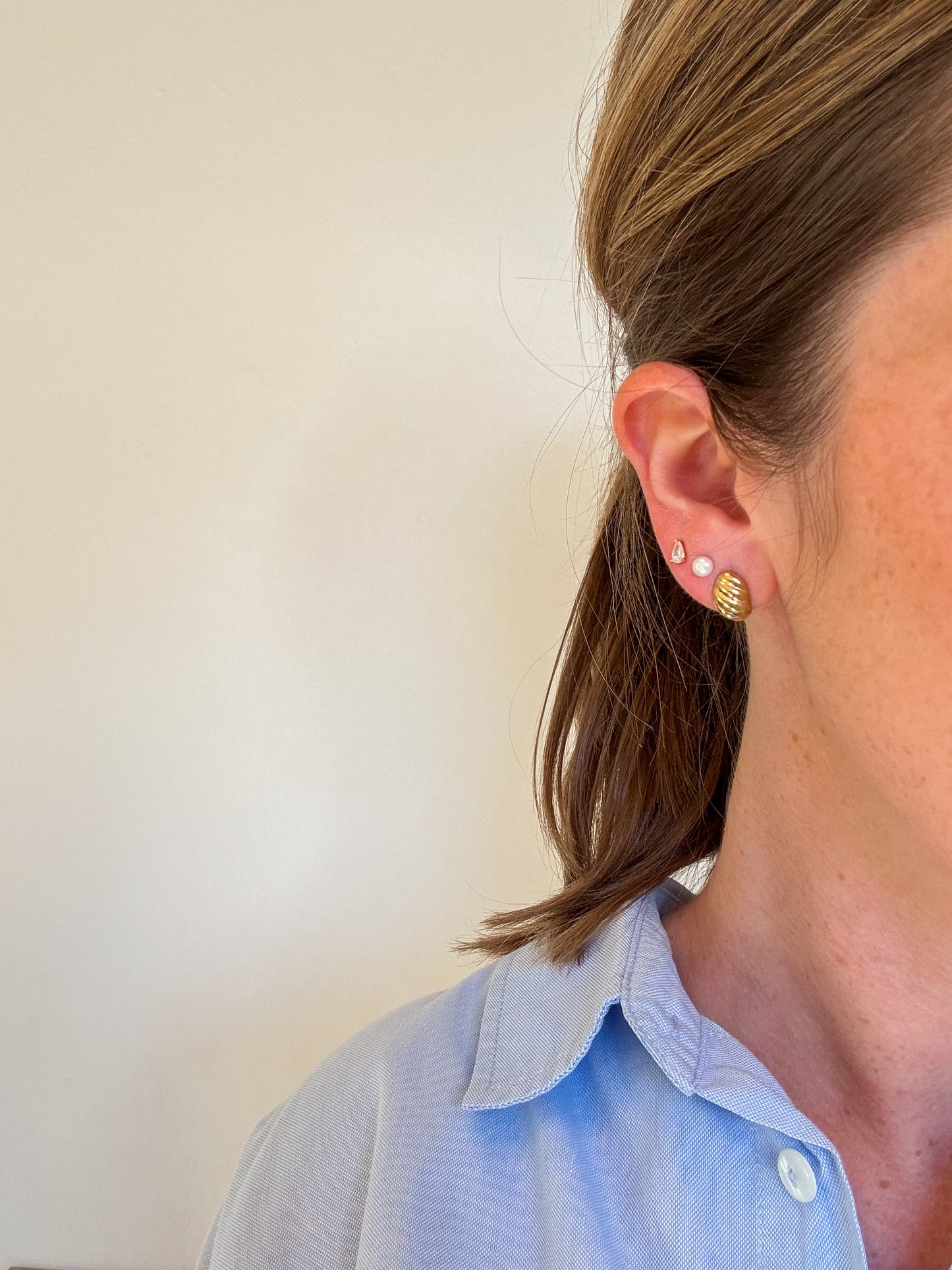 Croissant studs