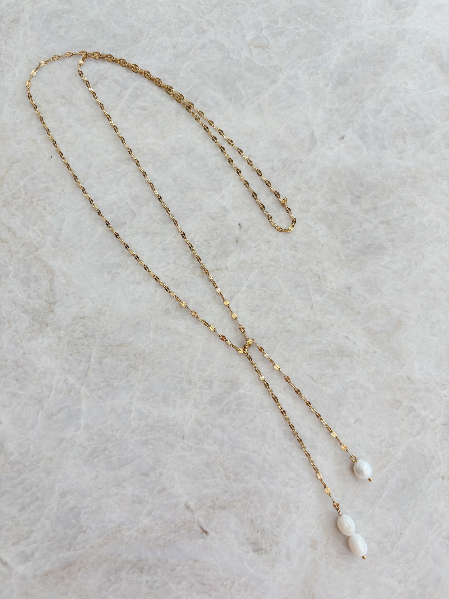 Knot pearl necklace
