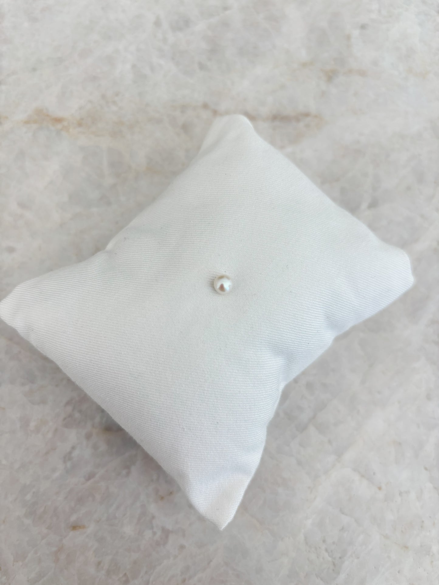 Pearl earstud