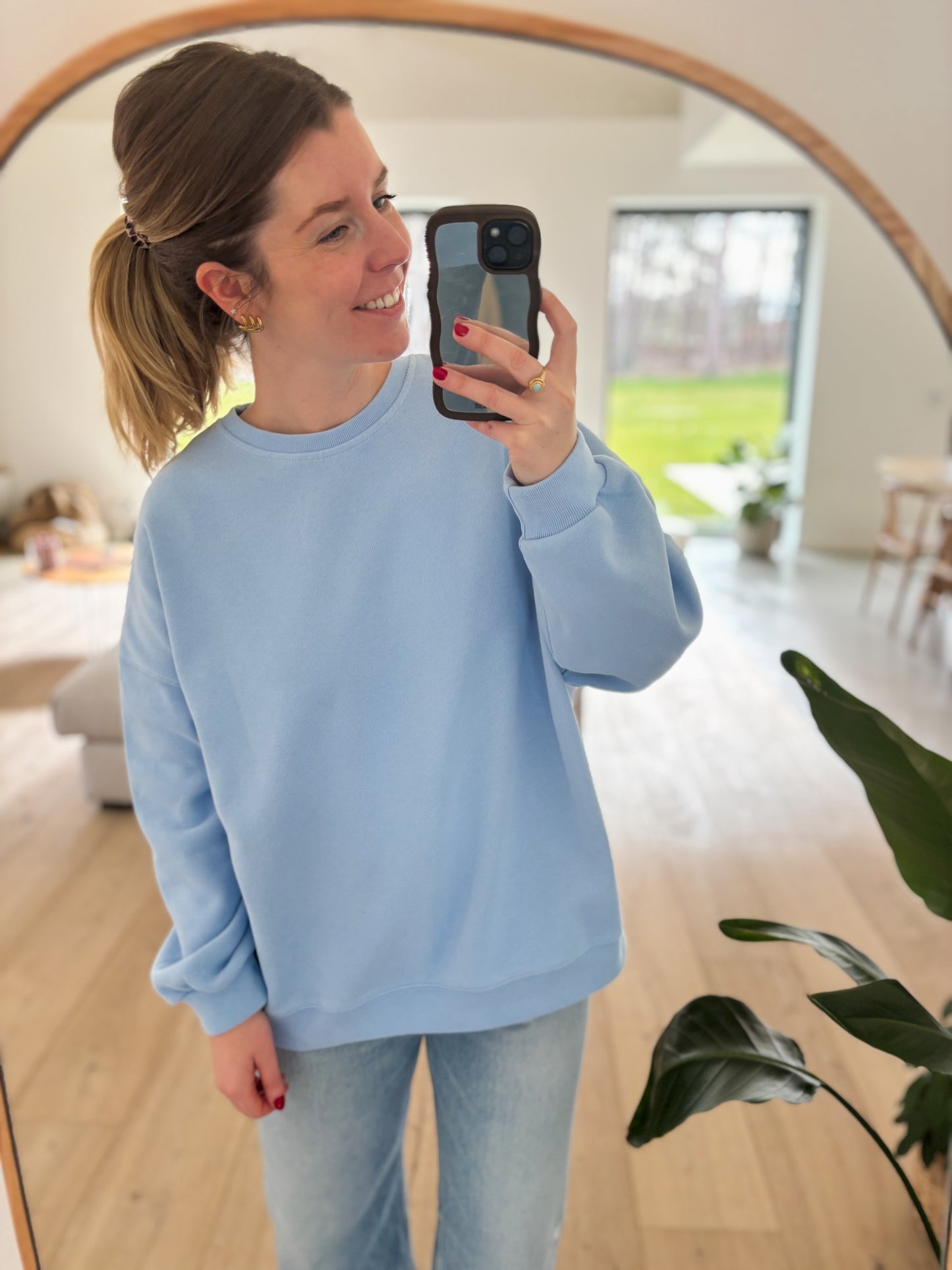 Oversized blue sweatshirt