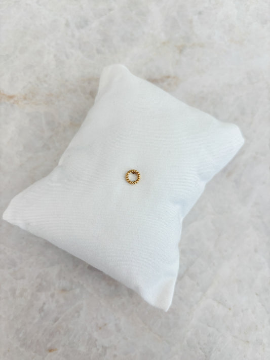 Round earstud