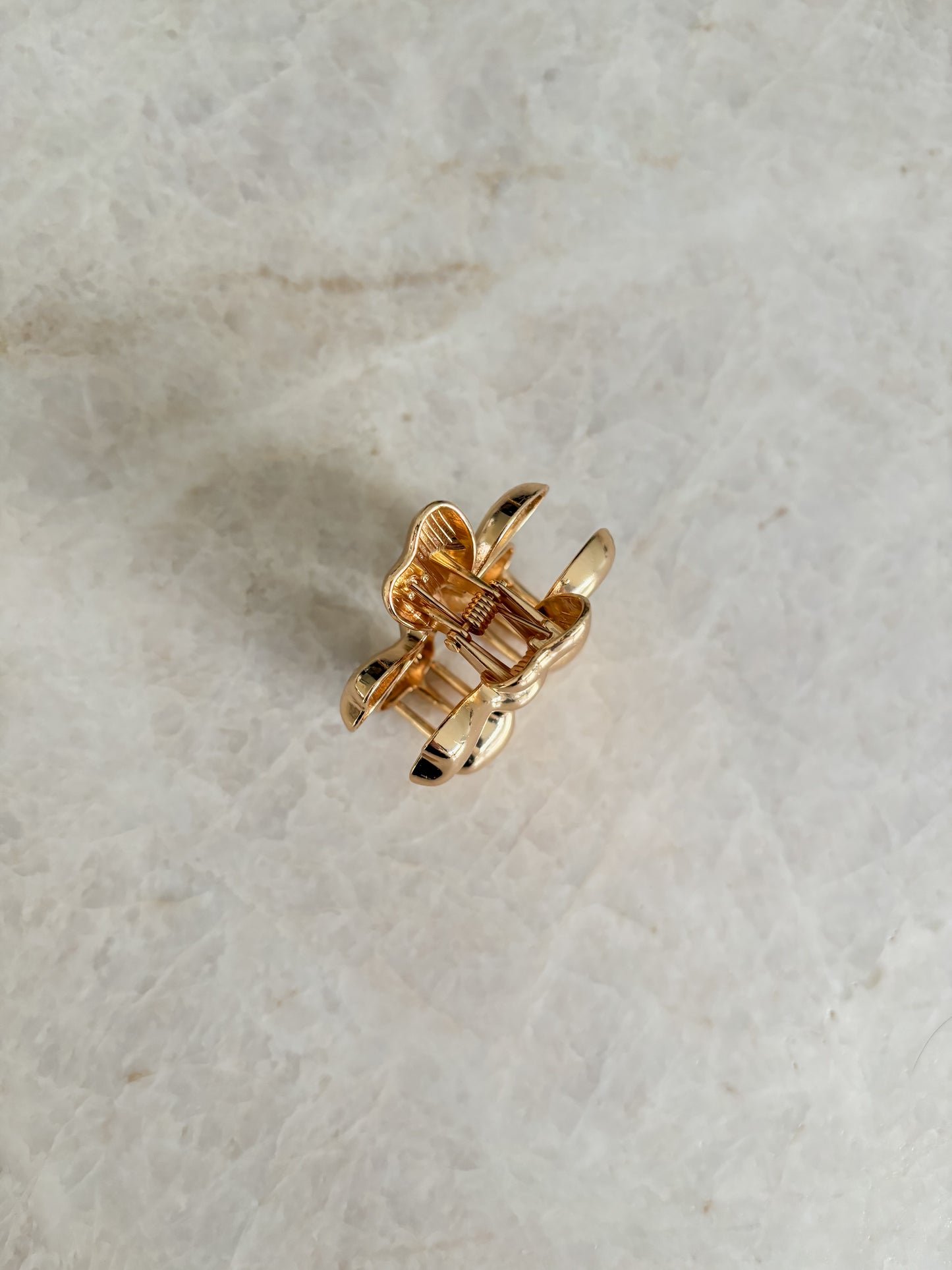 Flower hairclip gold