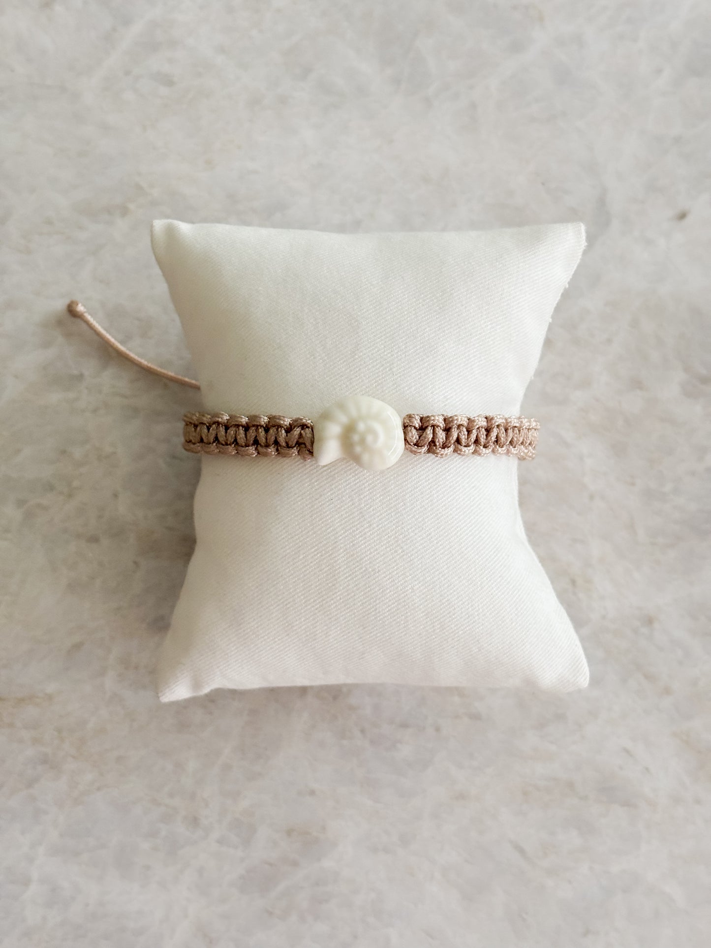 Nude shell bracelet