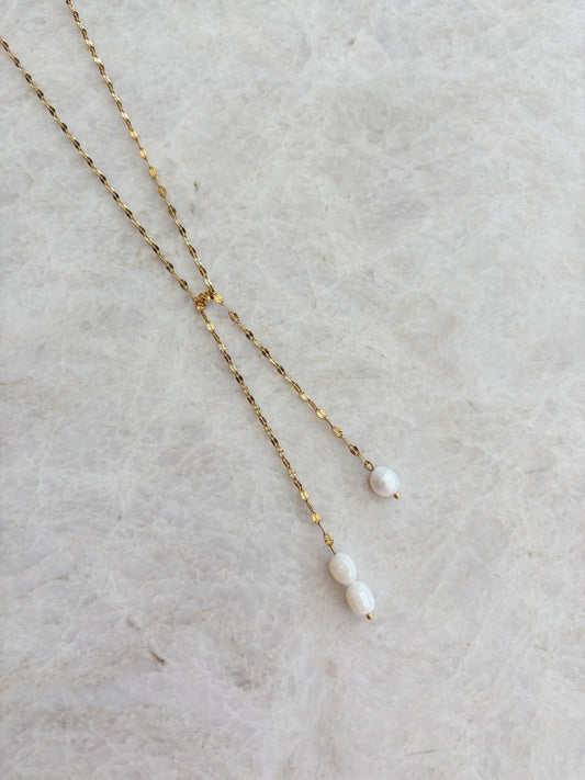 Knot pearl necklace