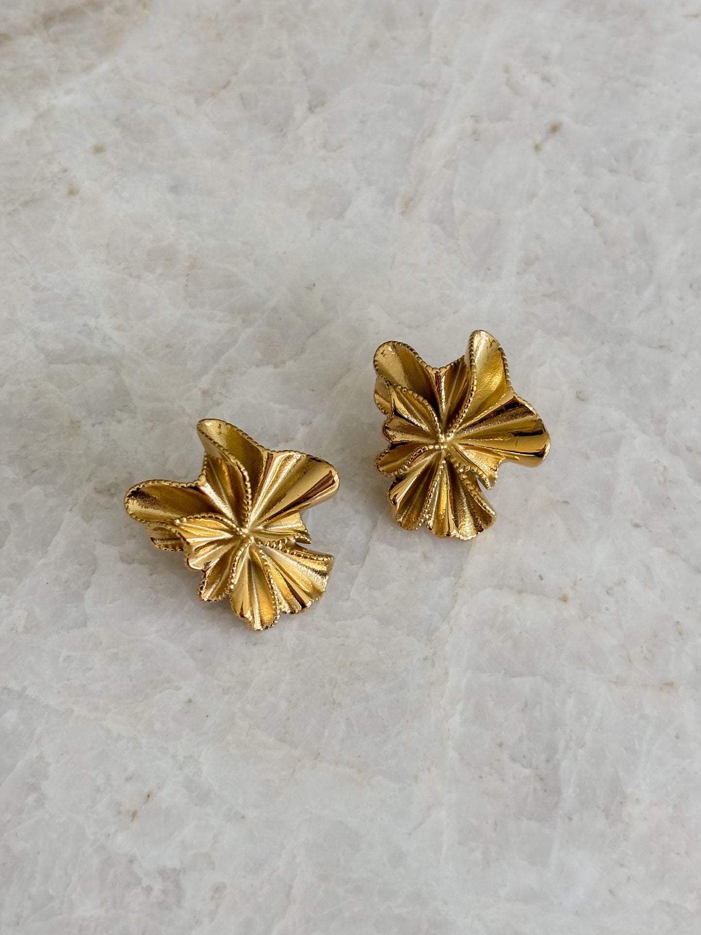 Bloom studs