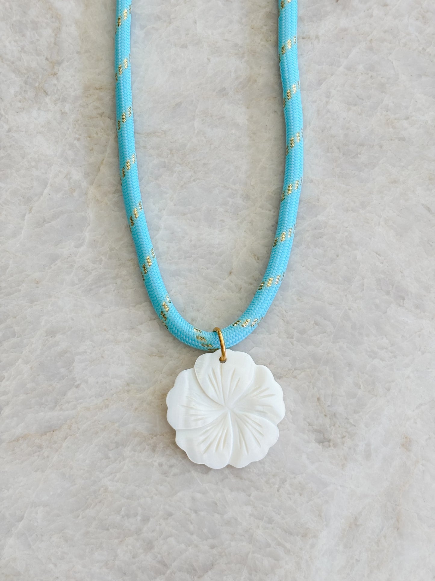 Flower surf cord necklace - blue