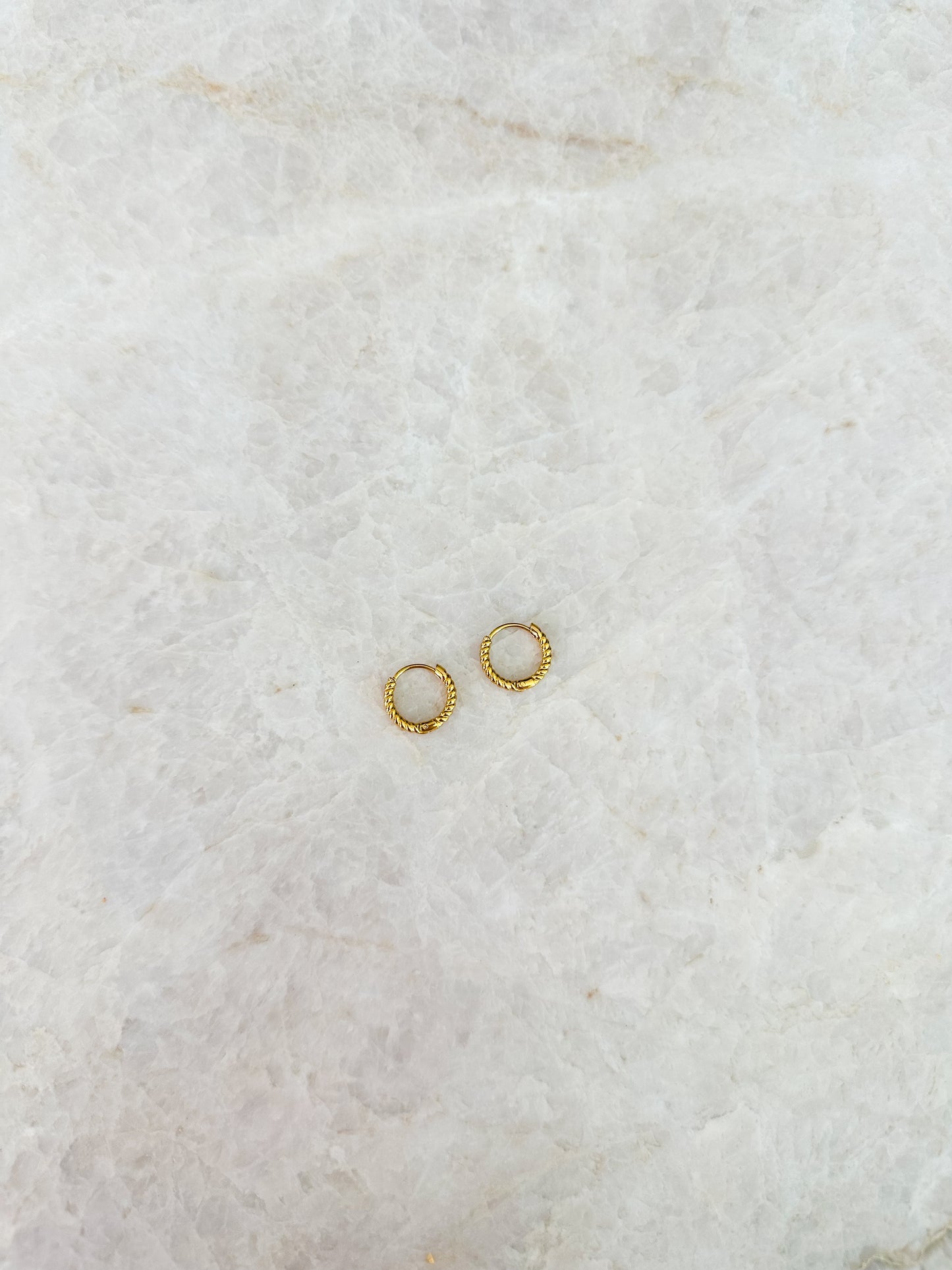Mini twist hoop