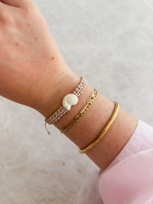 Nude shell bracelet