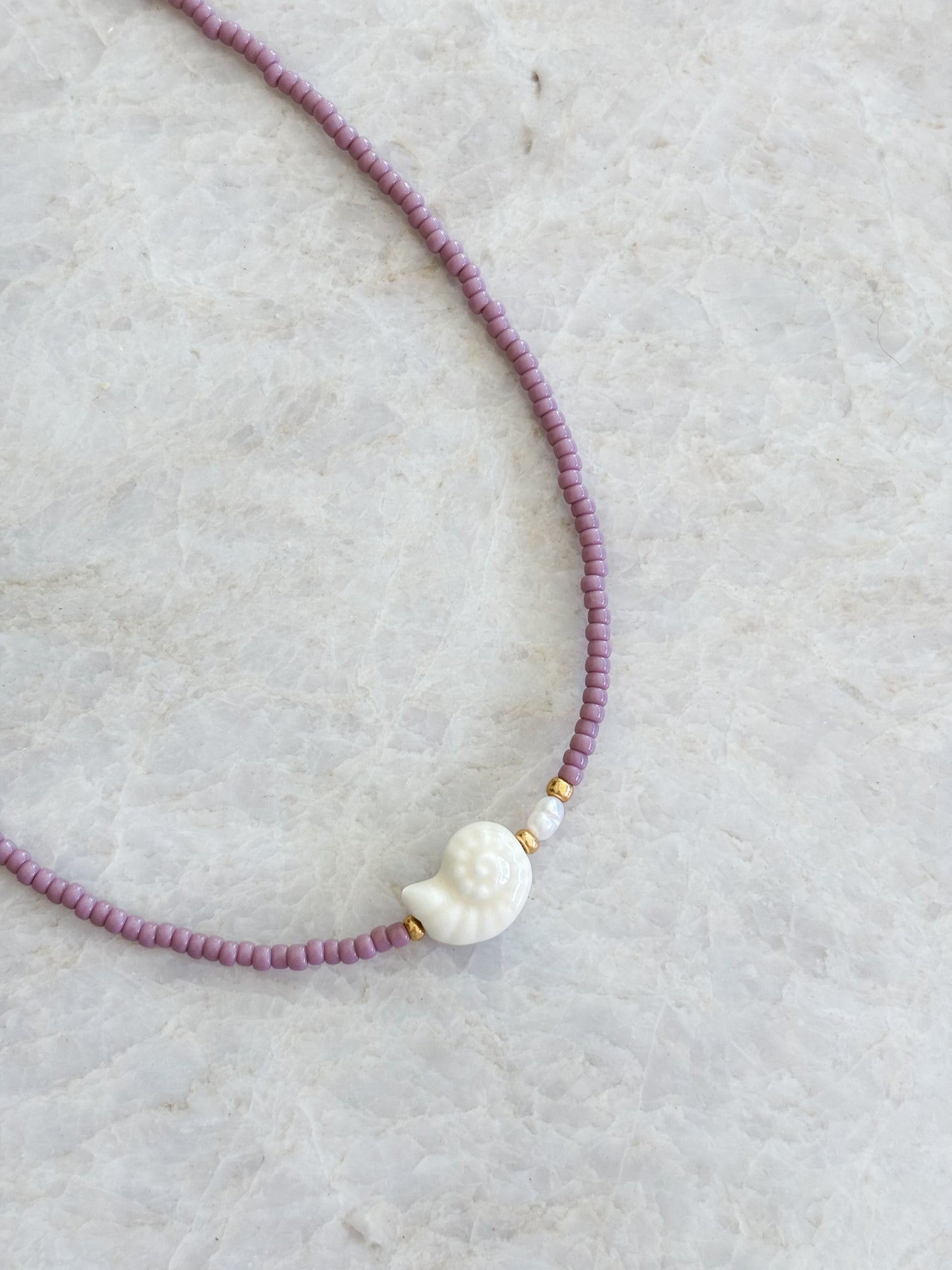 Shell necklace - mauve