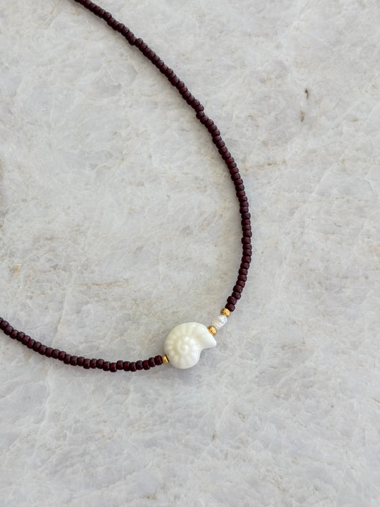 Shell necklace - brown