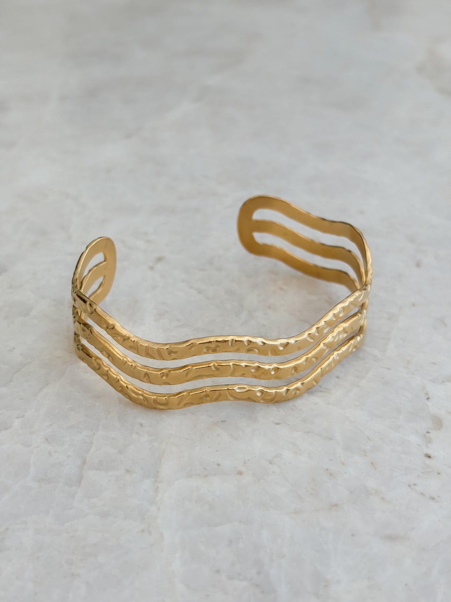 Triple wave bracelet - gold