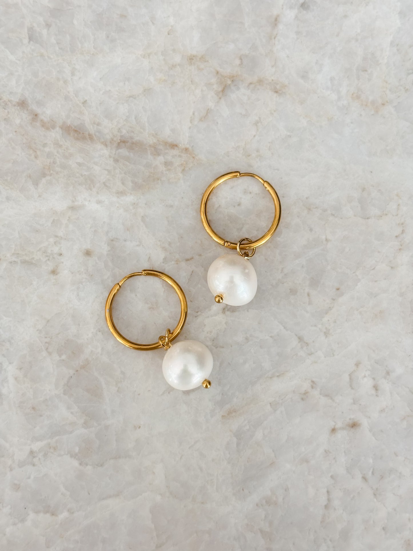 Hoop pearl earrings