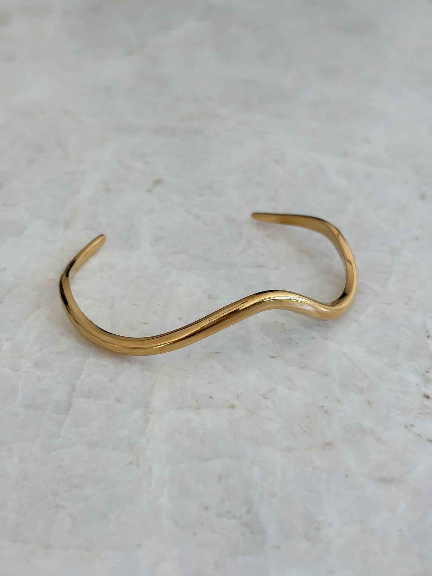 Wave bracelet - gold