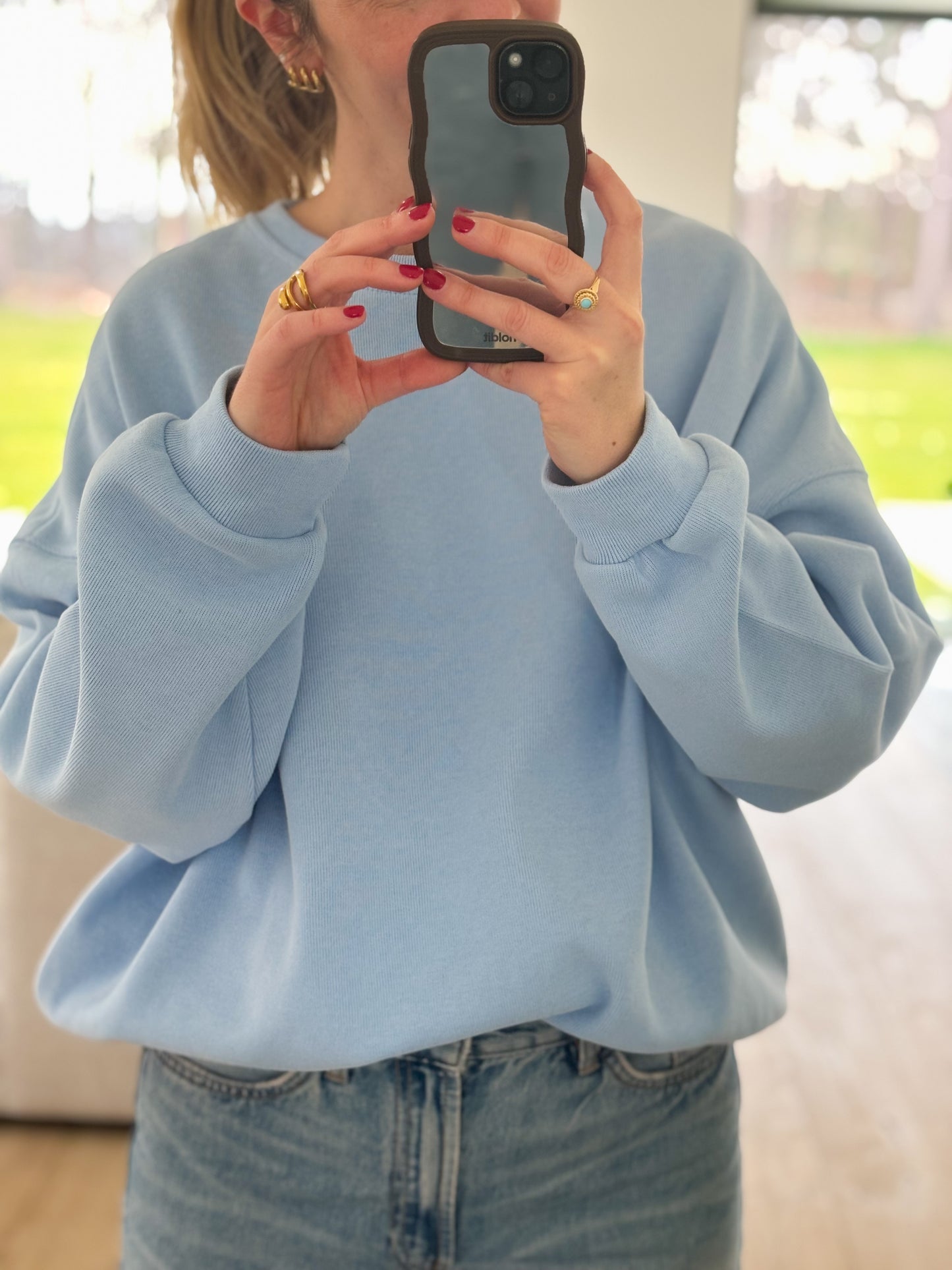 Oversized blue sweatshirt