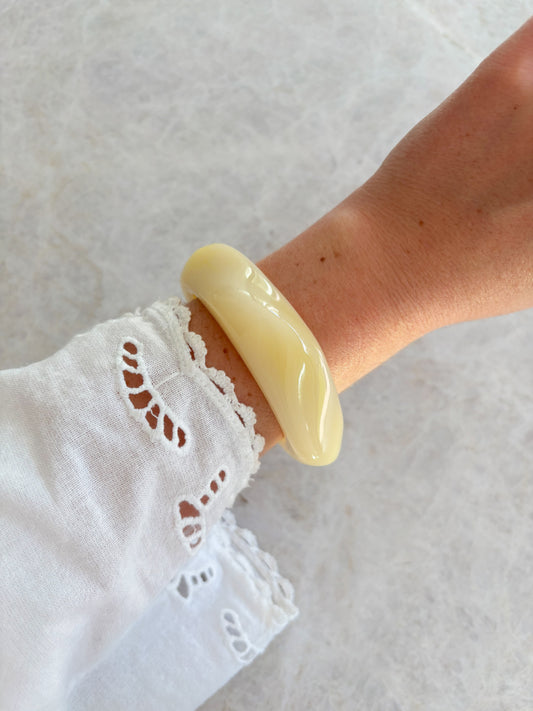 Noé armband - botergeel