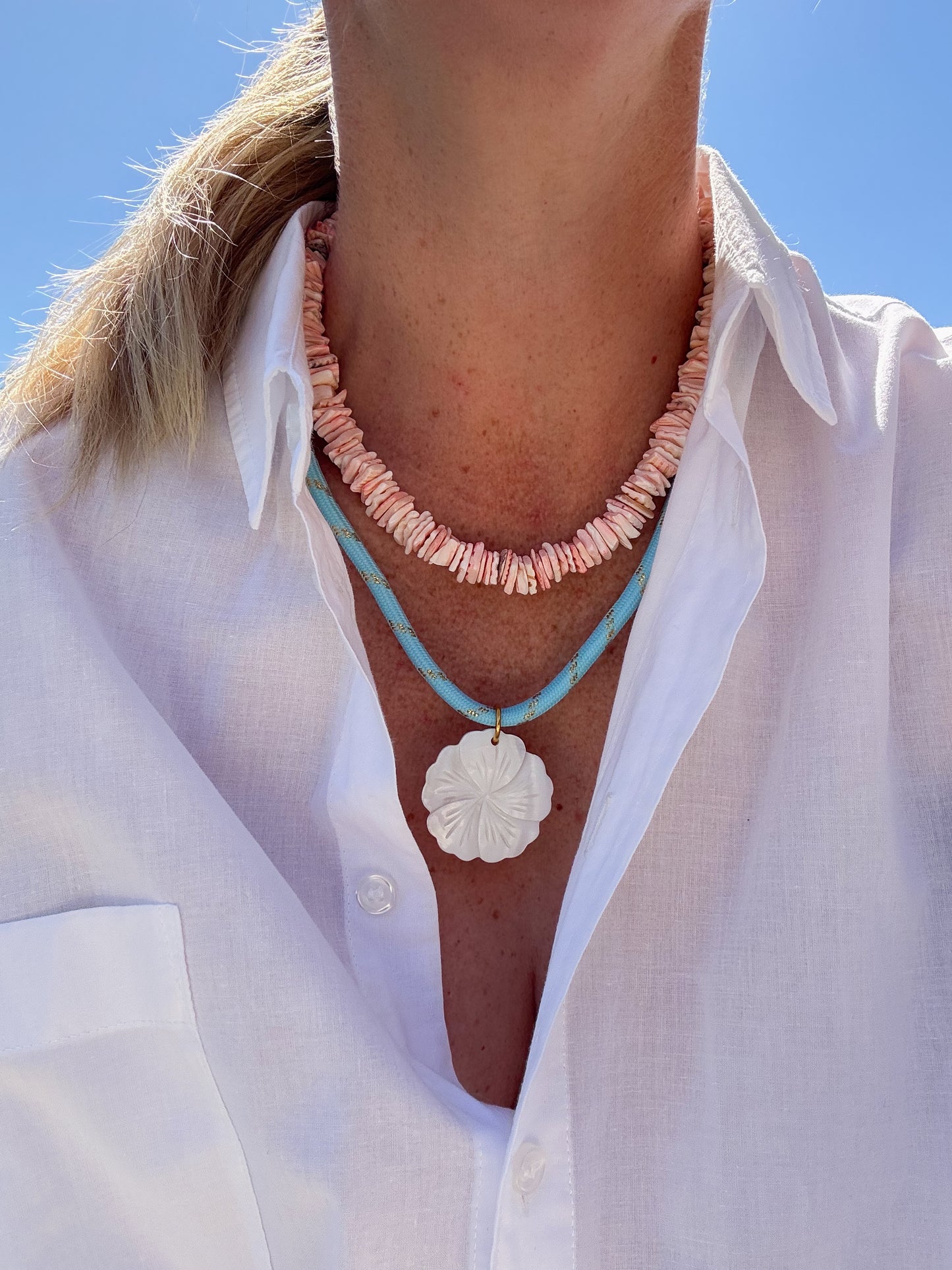 Flower surf cord necklace - blue