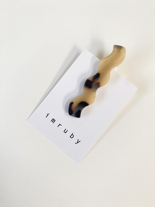 Wave clip - brown